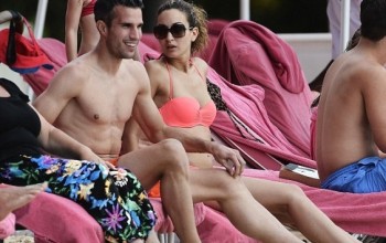 Robin Van Persie Shows Off His Hot Body While On Break With His Wife