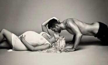  pregnant Christina Aguilera poses nude for V magazine See Pictures