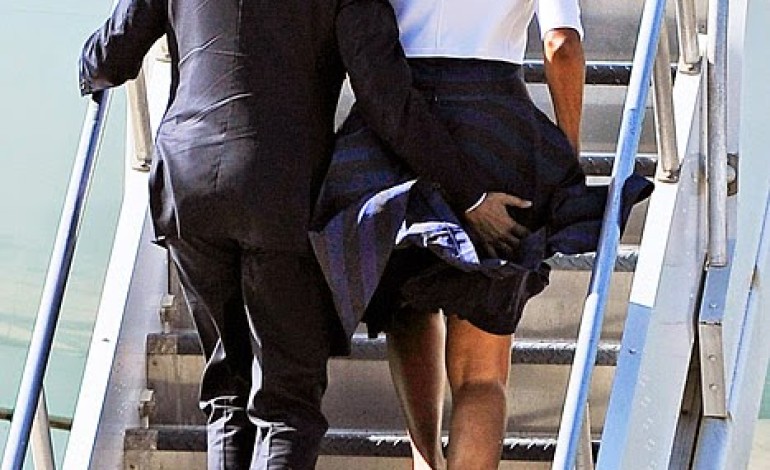 WOW! See Pictures: Barack Obama Saves Wife Michelle From Wardrobe Malfunction Grabs ASS!!!