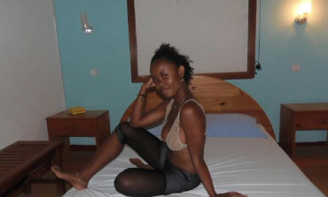 Pictures[18+]: Baddest Boy Leaked Unclad Photos Of His Young Africa Girlfriend