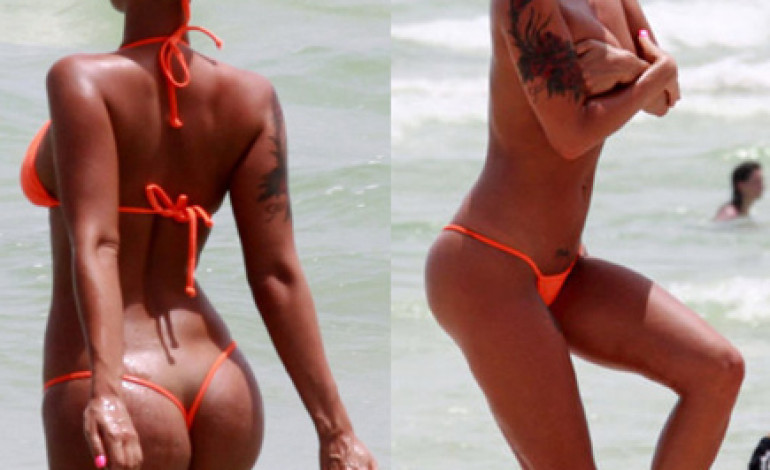 WOW! Amber Rose flaunts sexy post baby bikini bod