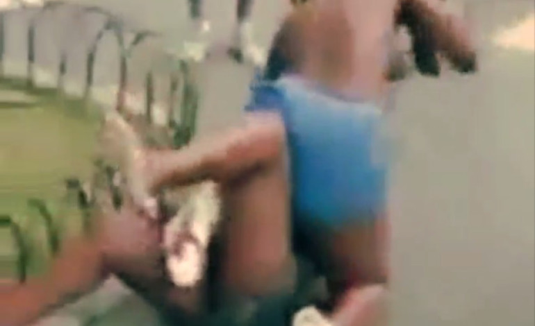 OMG! Girls fights brutally and na k£d in the streets[See Video]