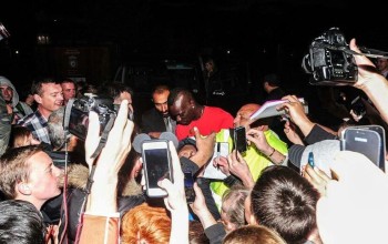 Liverpool Fans mob Mario Balotelli after Medicals [Photos]