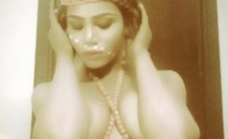 Gospel Singer, Maheeda Goes Local With Her Madness Invades Twitter With Selfies [18+ Please]