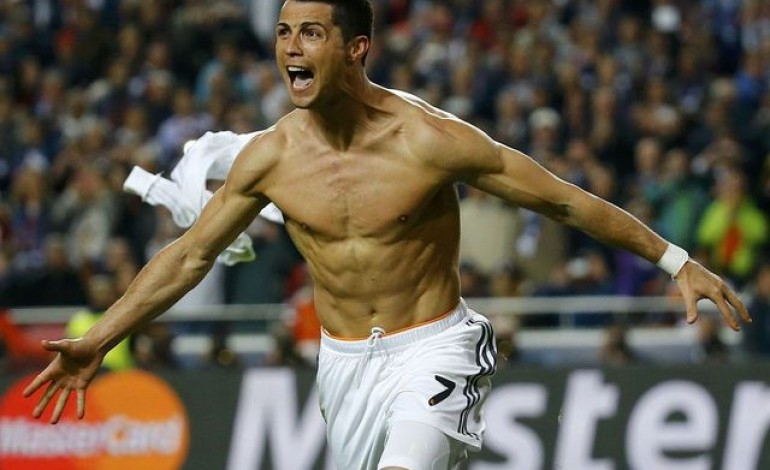 Ronaldo Shames Real Madrid teammates with Epic Clapping Push-ups (See Video)