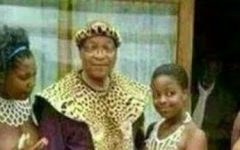 Wow! SEE President Zuma chilling with Big Girls with Open Boobs