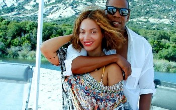 LOvely! Beyonce shows off her amazing bikini body in new pics