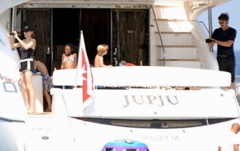 Newlyweds Angelina Jolie & Brad Pitt enjoy honeymoon onboard luxury yacht