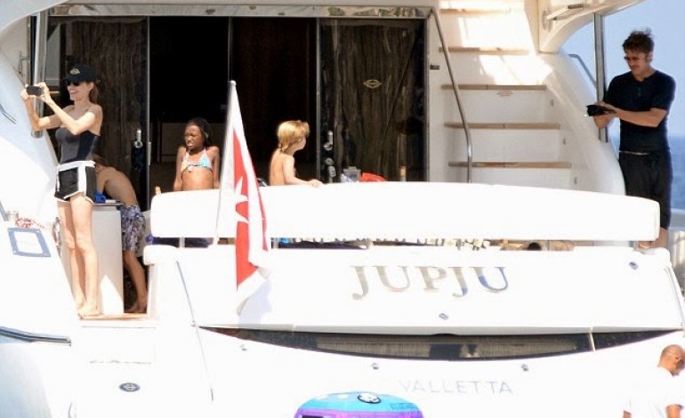 Newlyweds Angelina Jolie & Brad Pitt enjoy honeymoon onboard luxury yacht