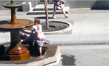 SHOCKING VIDEO: See couple having s£x on public roundabout