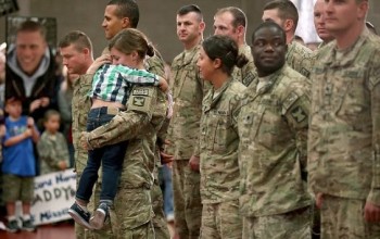 See adorable momemt 3 yr old interrupts homecoming procession to hug his mother after her 9month tour of Afghanistan