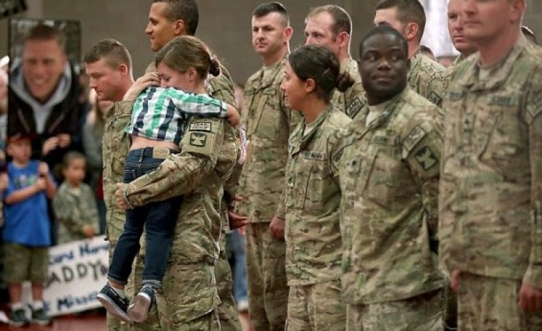 See adorable momemt 3 yr old interrupts homecoming procession to hug his mother after her 9month tour of Afghanistan