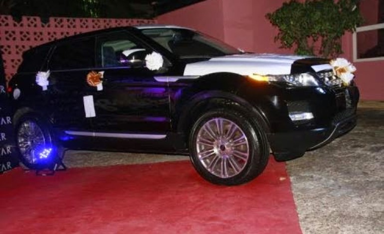 D’Banj, Avatar present Range Rover Evogue to Oritsefemi, see photo