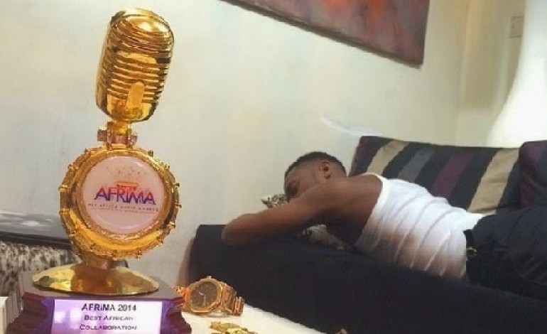 D’banj shows off and boasts about his latest AFRIMA Award