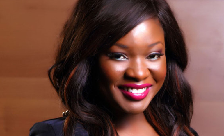 Wow! Toolz tries on a waist cincher. See what it did to her figure..