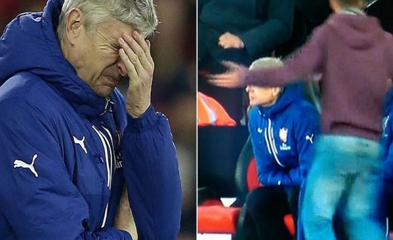 Furious Fan Confronts Wenger As Arsenal Succumbed To Defeat Against Southampton