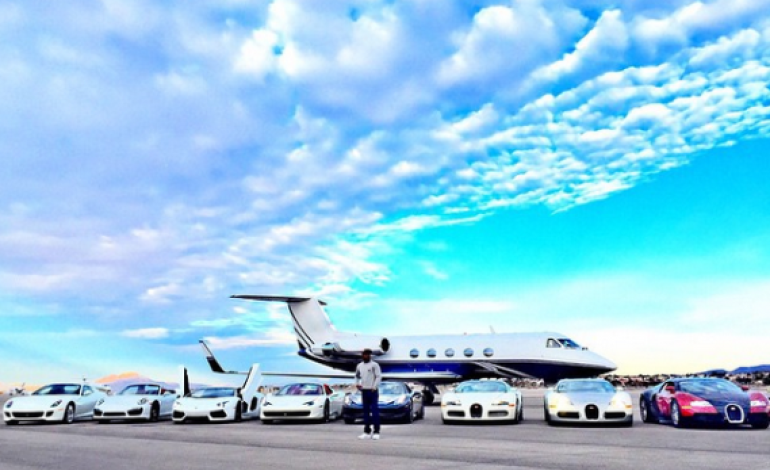 Floydmayweather shows off his expensive ‘toys’…