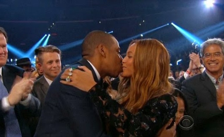 Beyonce & Jay Z kiss as they win award + other fab pics from inside 2015 Grammys