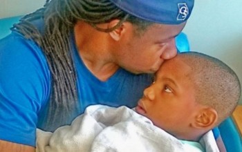 Former Chicago Bears Player Adrian Peterson Loses 6-Year-Old Son To Cancer