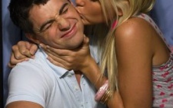 3 Reasons Men Avoid Public Display Of Affection