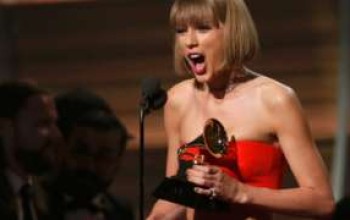 Taylor Swift wins top album Grammy