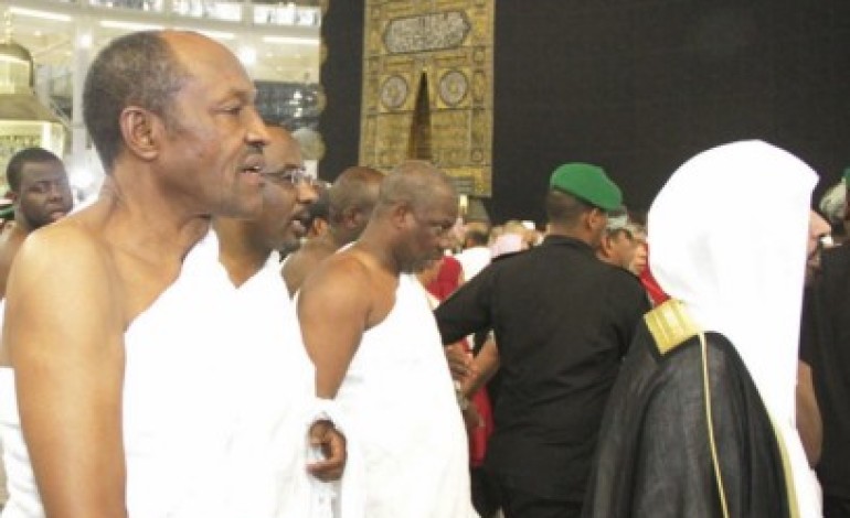See Photos of President Buhari Praying Seriously for Nigeria