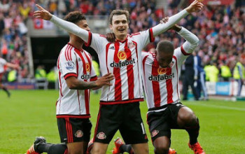 Sunderland ban footballer Adam Johnson from playing pending court judgement after admitting child se x charges