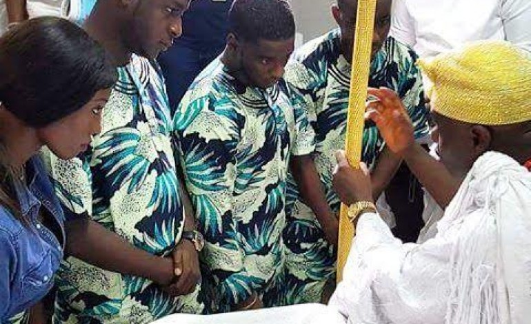 Photos: Ooni of Ife Oba Ogunwusi prays for Wasiu Ayinde Marshal’s children