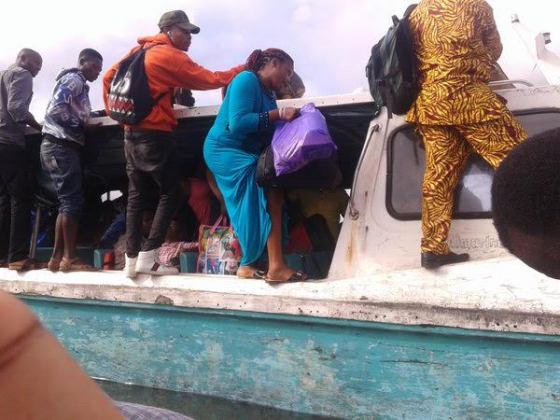 See how people voyage along the Okrika-Port Harcourt Waterways