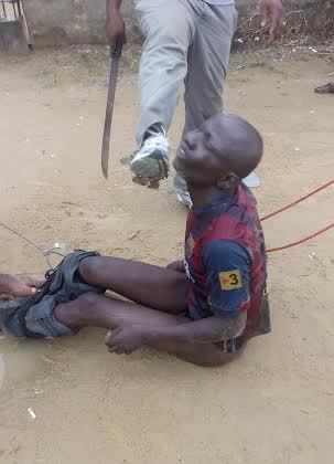 Man caught stealing – rough-handled & beaten up in Bayelsa (Photos)