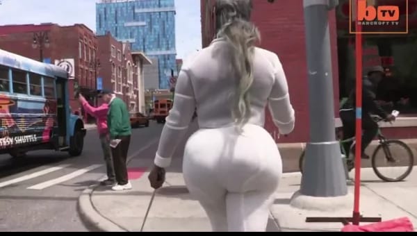 meet Patricia, the model with the 50-inch butt