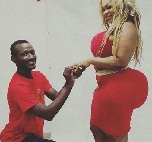 LOL! This Guy Proposed To His Girlfriend With Big Ikeke… and This Happened