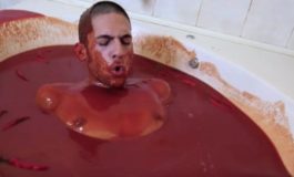 This guy gets into the tub full of hot sauce. What’s next? A priceless lesson for everyone!