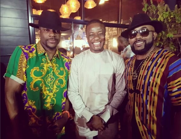 Top Nigerian celebrities hand out with popular singer (photonews)