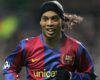 Barcelona sign up legend Ronaldinho again!