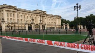 Terror probe as man with weapon arrested outside Buckingham Palace